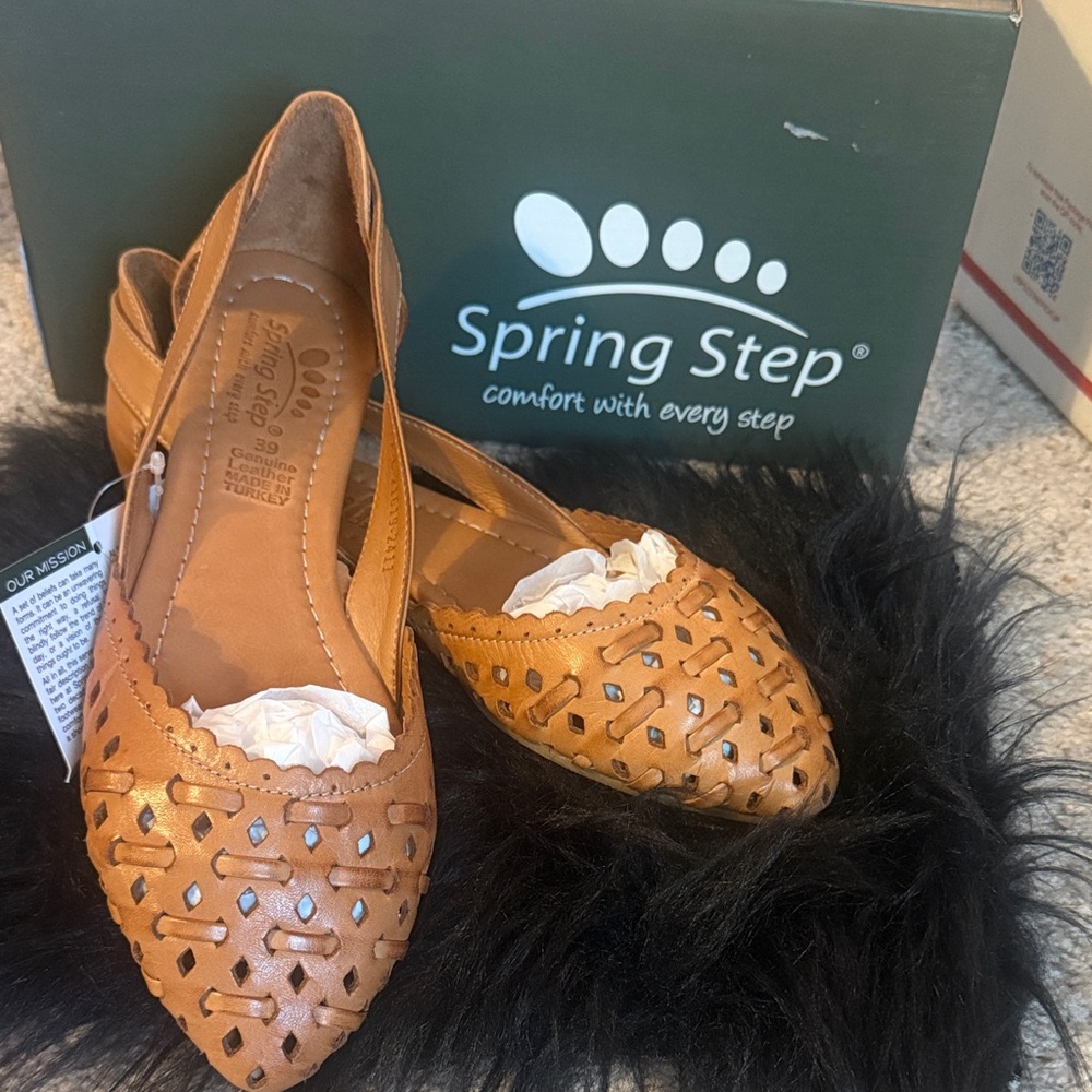 Spring Step Women's Tan Woven Leather Slingback Loafers - Picture 5 of 11